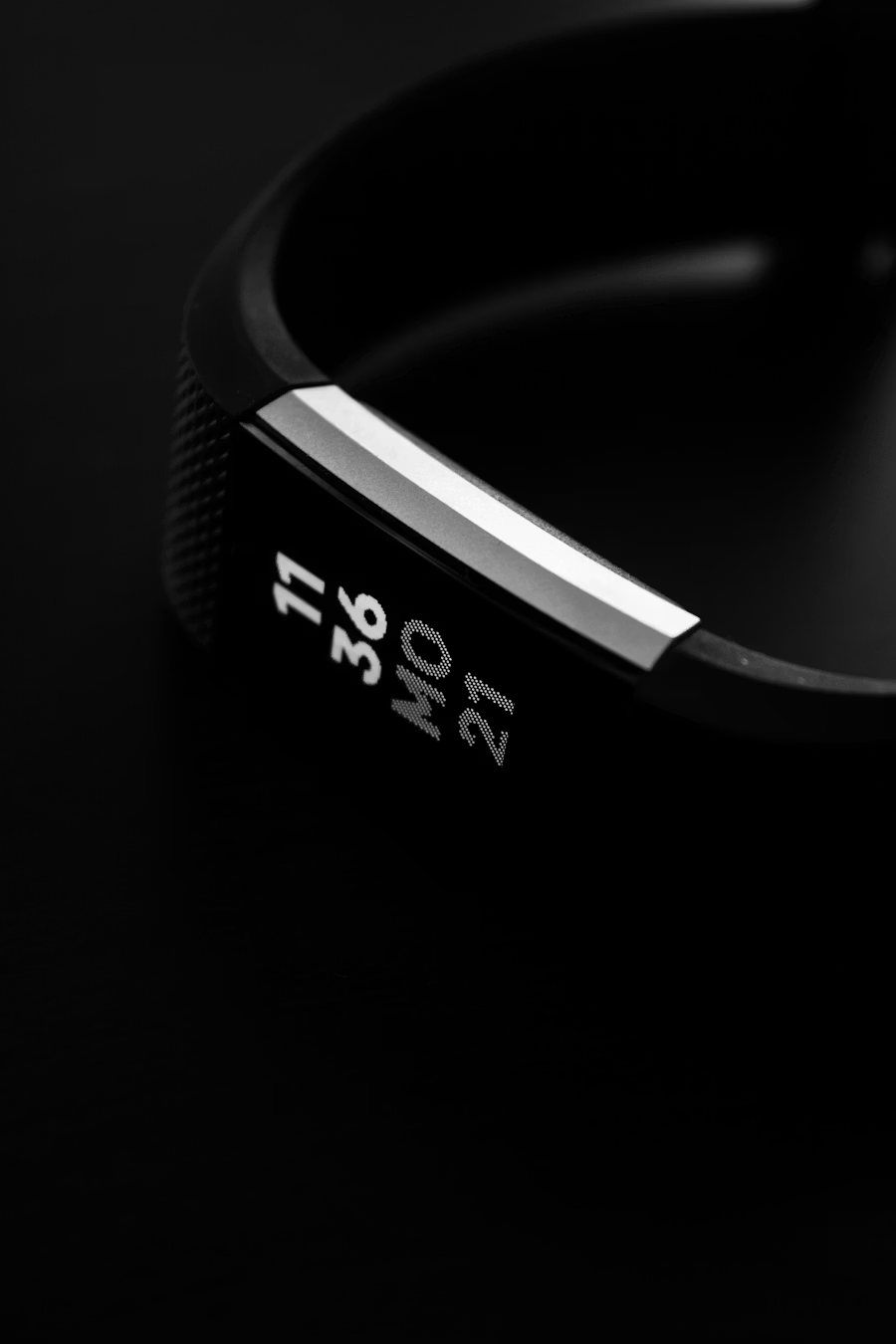 Fitness tracker showing the time and date